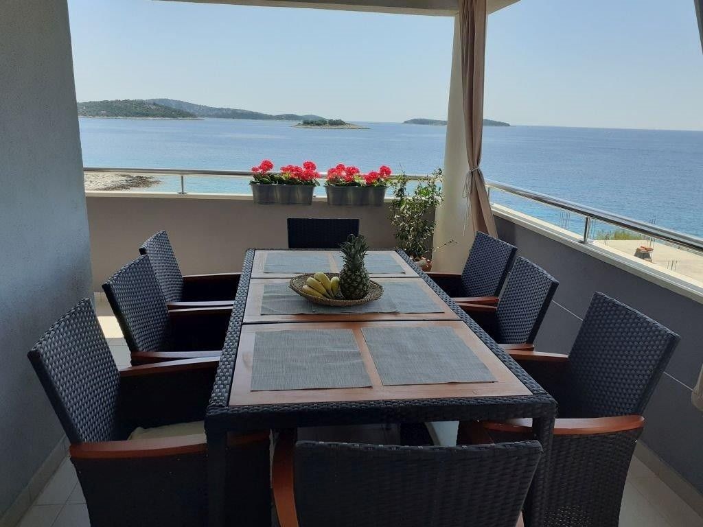 Byty, 987 66, Zahraničí