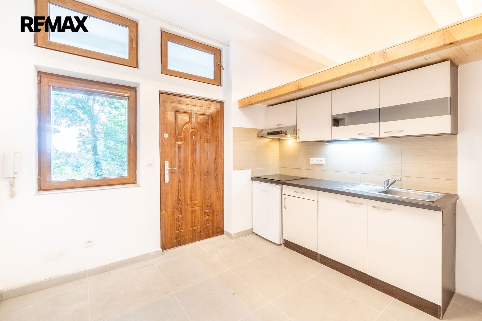 Obchodní prostory · 19 m² · Mošnova 2406, Praha Smíchov - 4