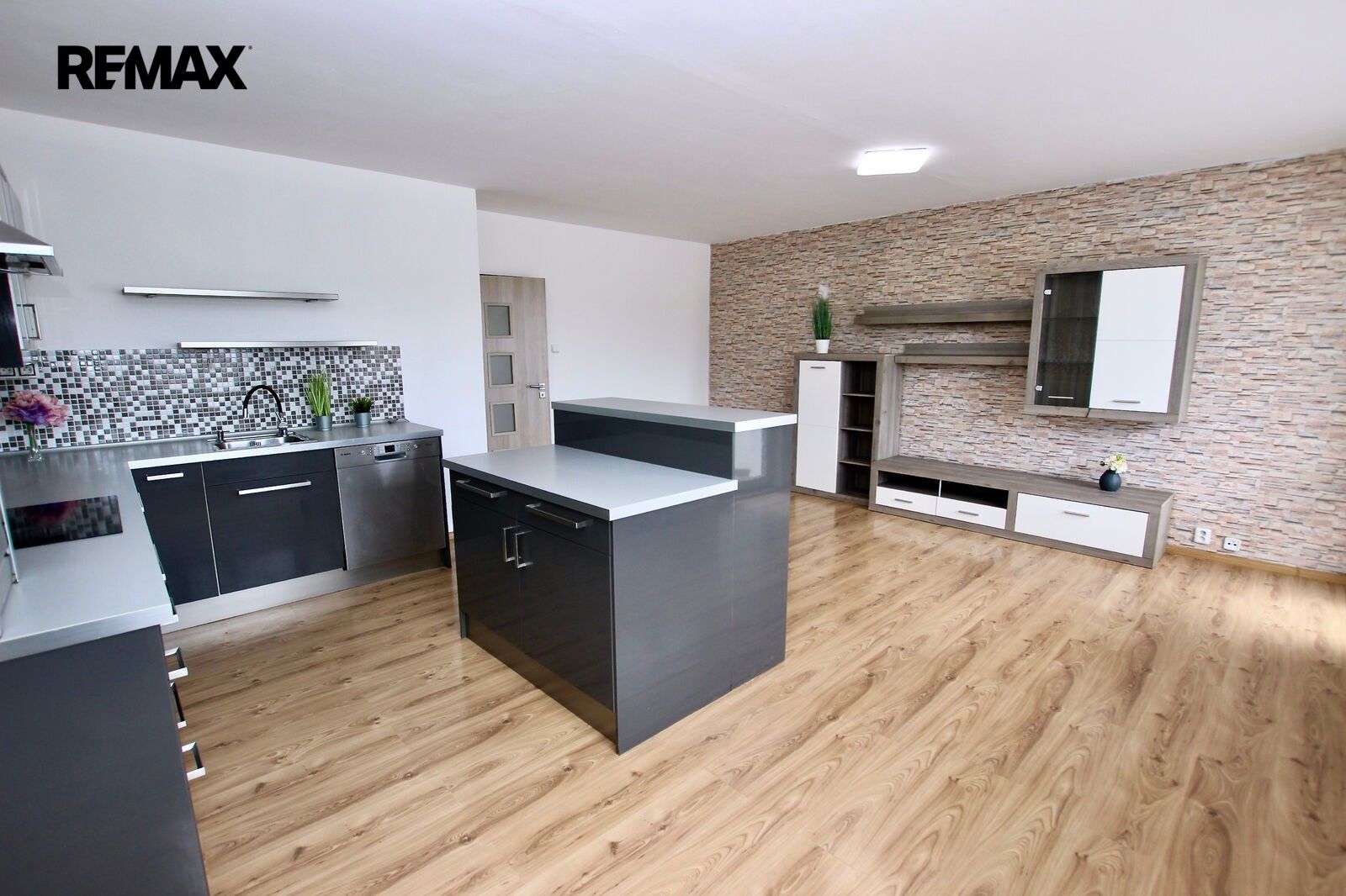 3+kk, Za GZ 315, Loděnice, 64 m² - 1