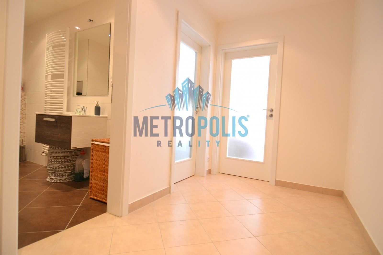 Byt 2+kk · 60 m² · Papírníkova, Praha - 3