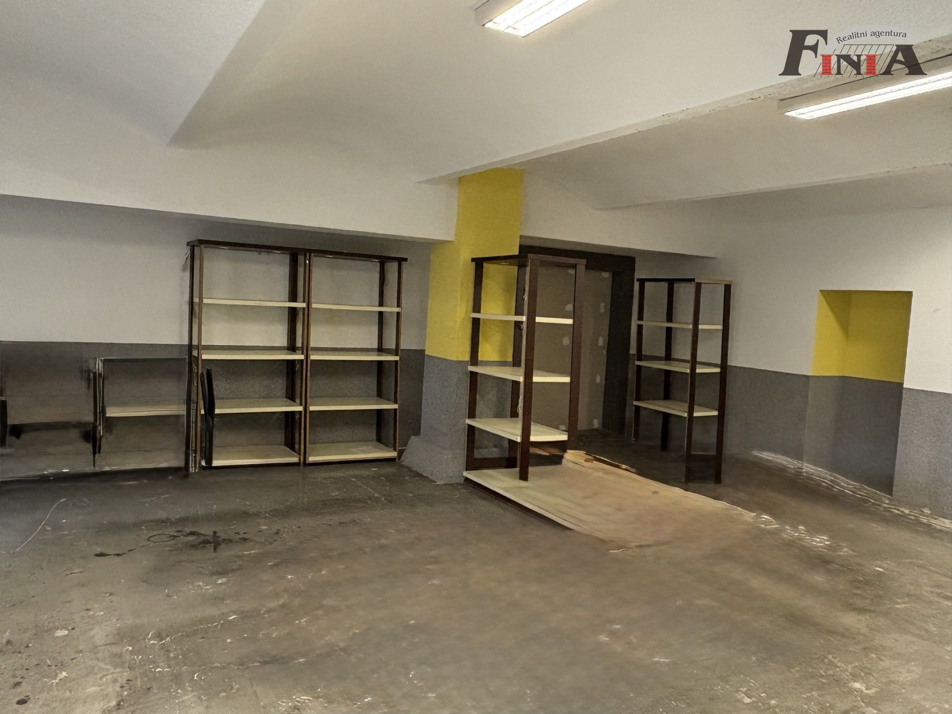 Pronájem obchodní prostory - B. Egermanna, Nový Bor, 77 m²