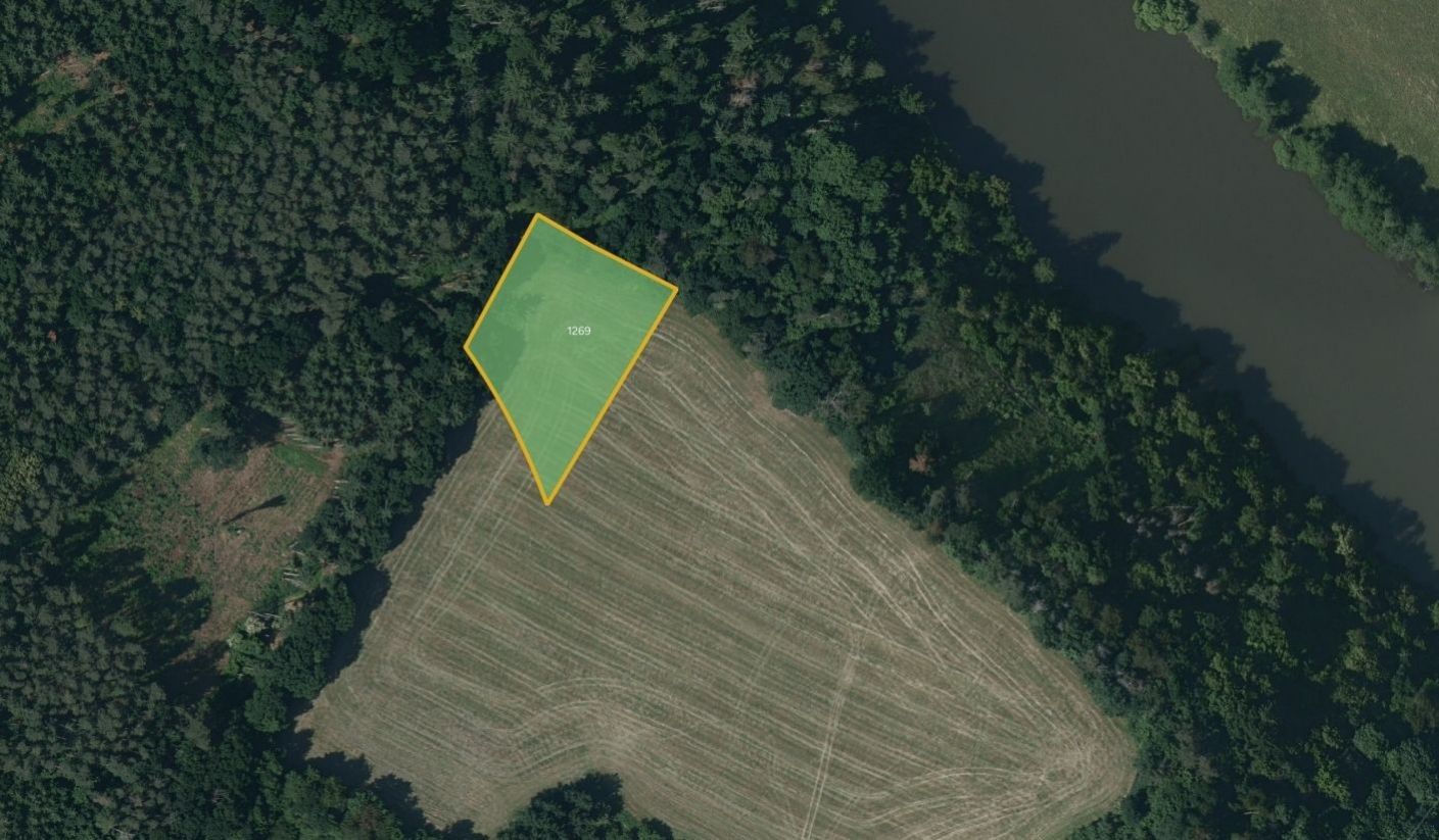 Louka, 3 083 m²