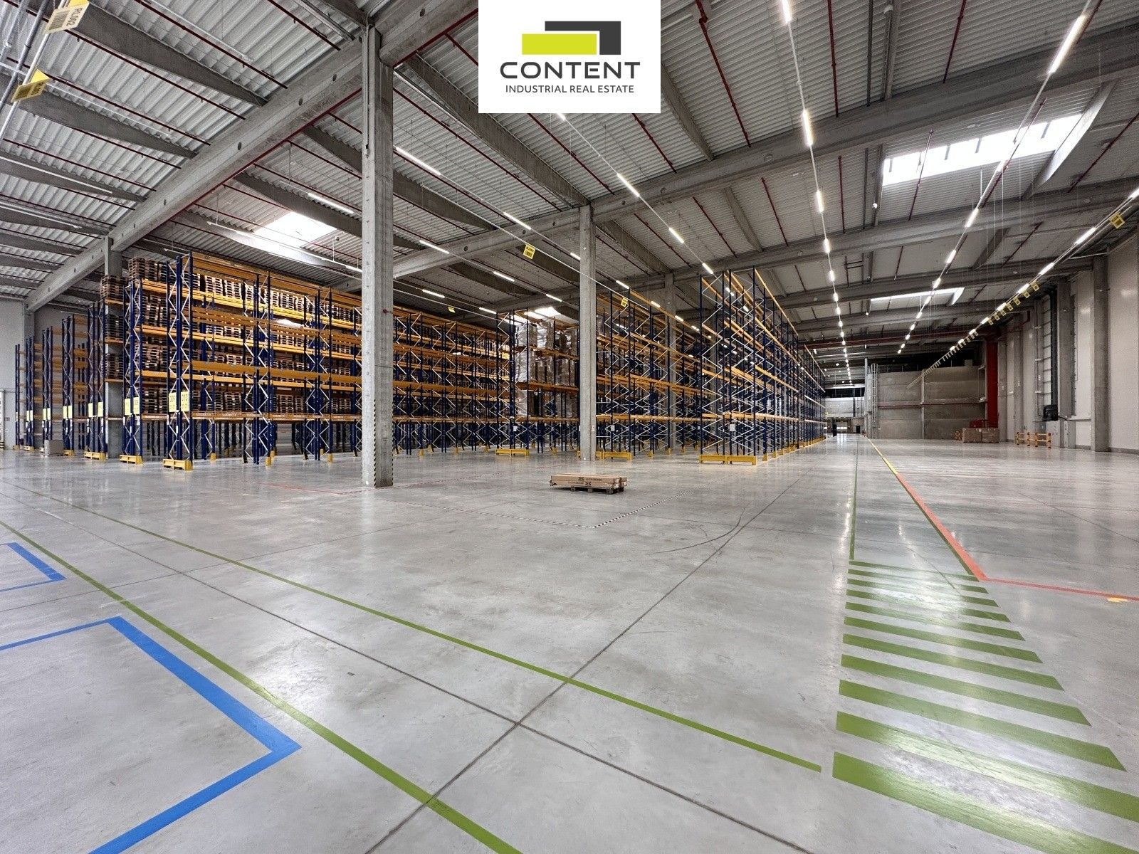 Pronájem sklad - Letiště Brno-Tuřany, Brno, 8 000 m²