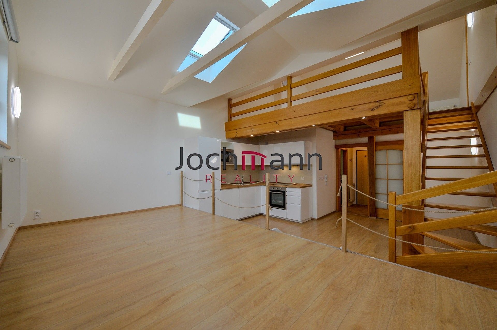 Pronájem byt 2+kk - Otakarova, České Budějovice, 65 m²