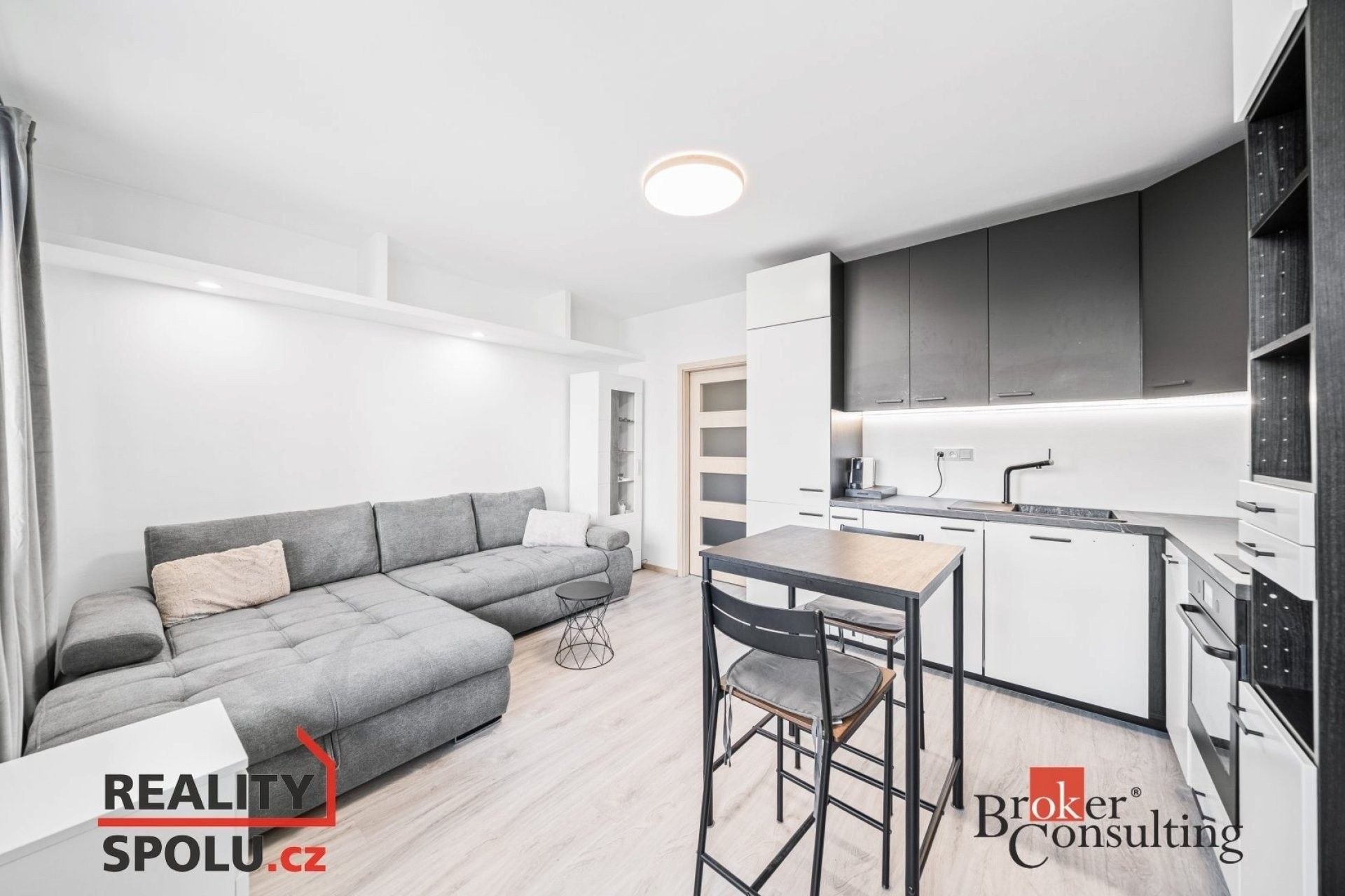 Pronájem byt 1+kk - Kralovická, Plzeň, 32 m²