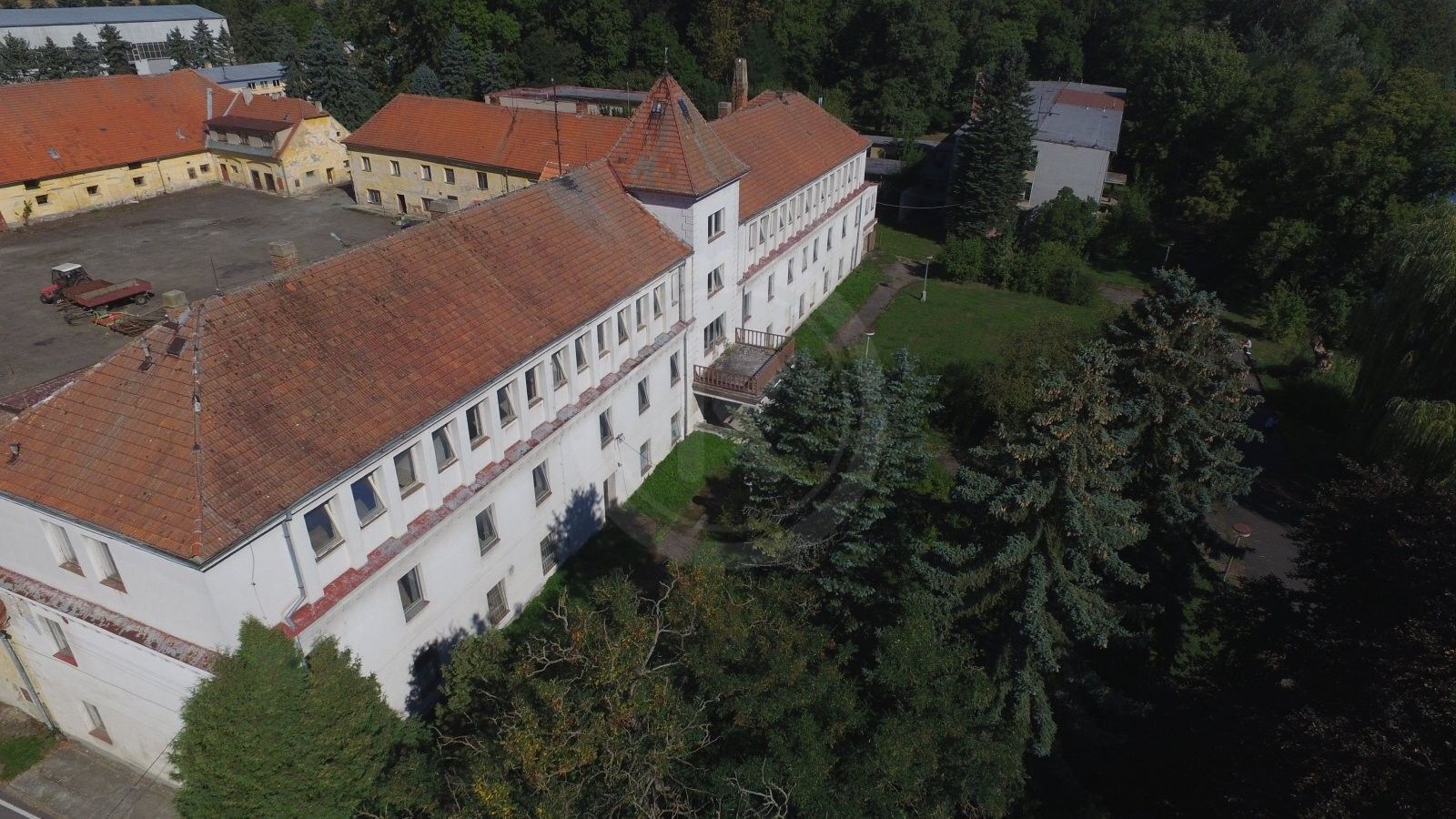 Obchodní prostory · 2 355 m² · Veselíčko - 4