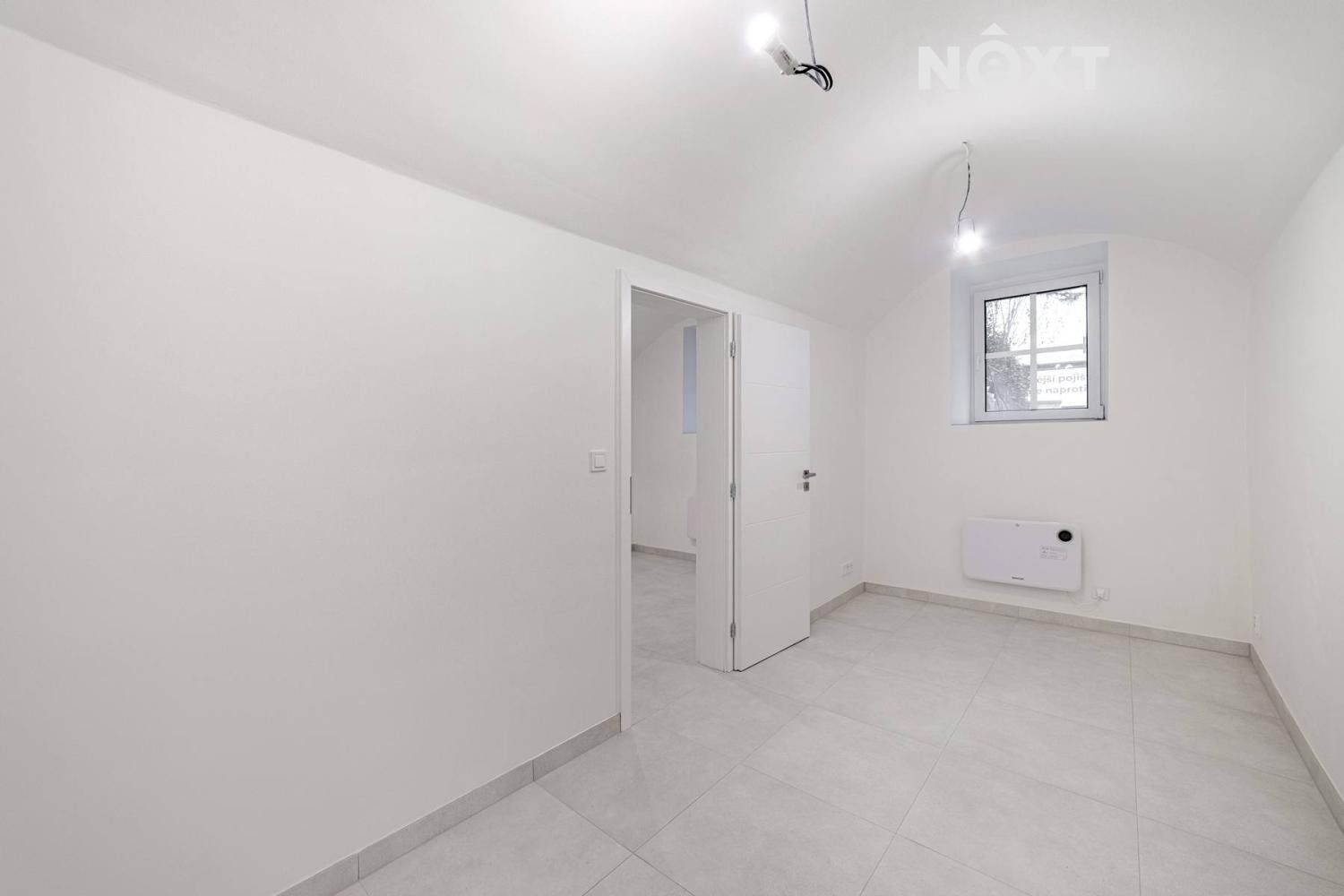 2+kk, Kolmá, Praha, 23 m²