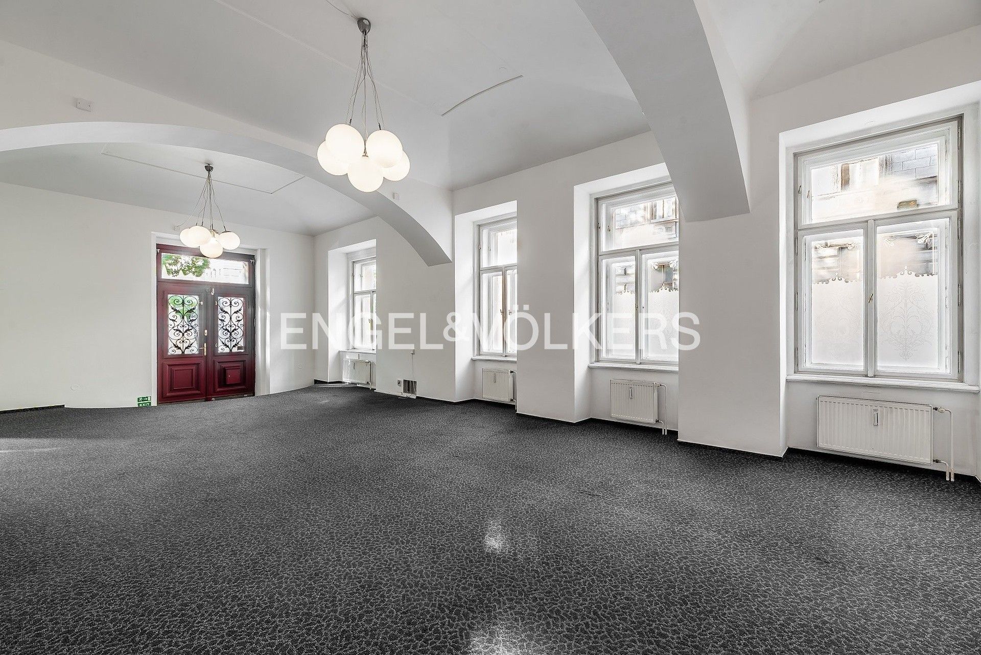 Pronájem kancelář - Všehrdova, Praha, 343 m²