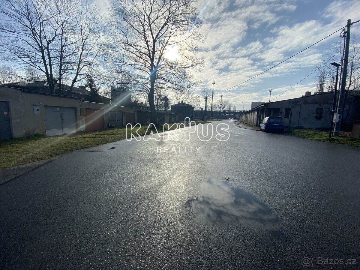 Garáže, Ostrava, 709 00