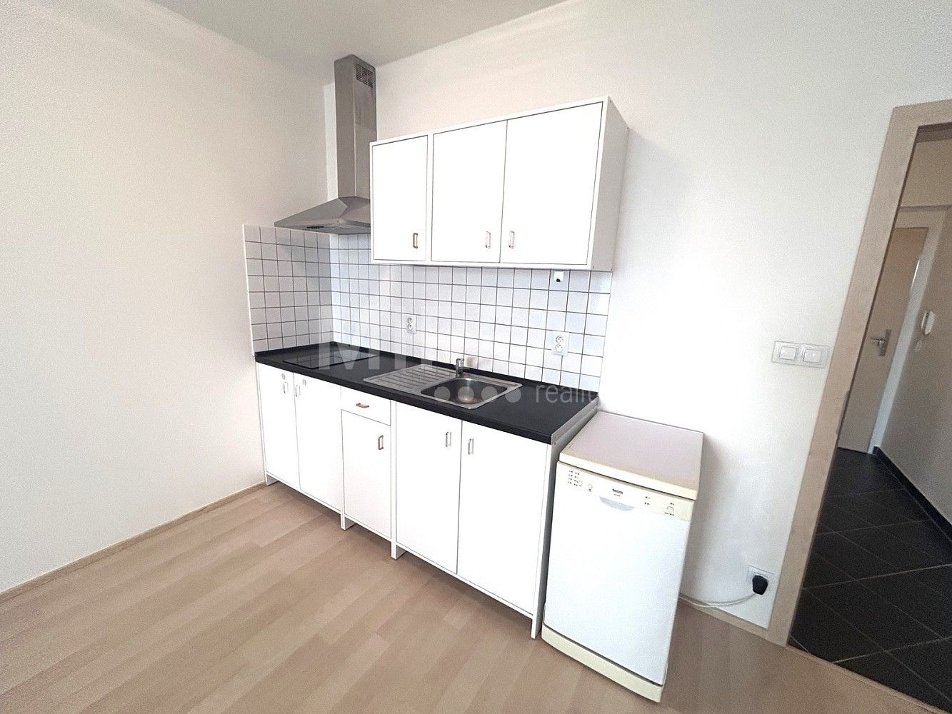 Pronájem byt 1+kk - Hornoměcholupská, Praha 10 - Horní Měcholupy, 38 m² - 5