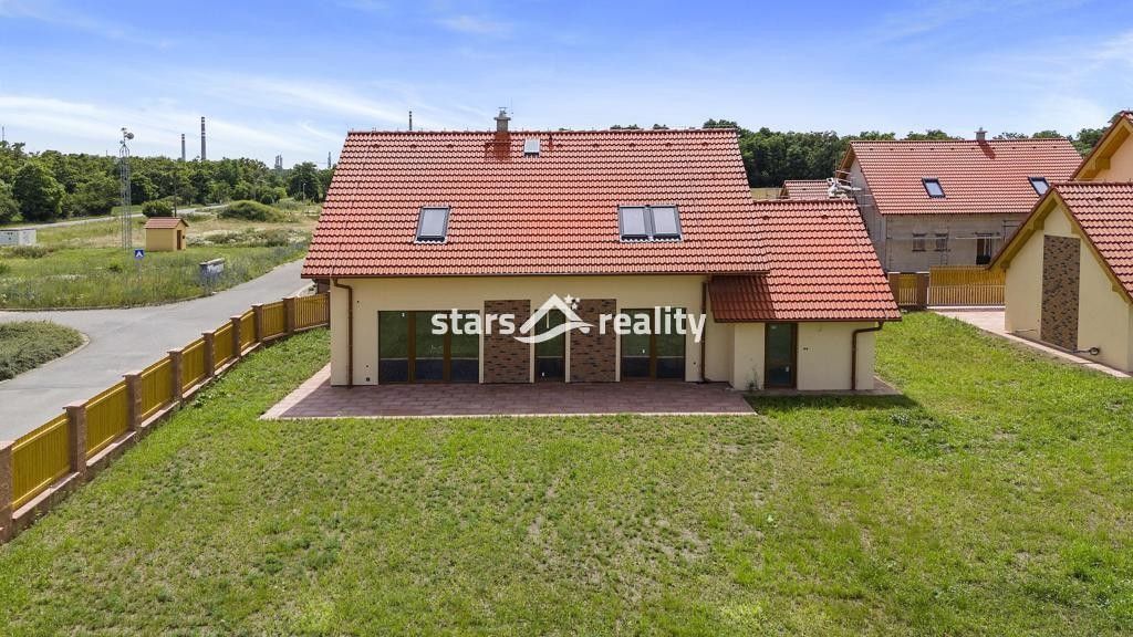 Prodej rodinný dům - Akátová, Veltrusy, 179 m²