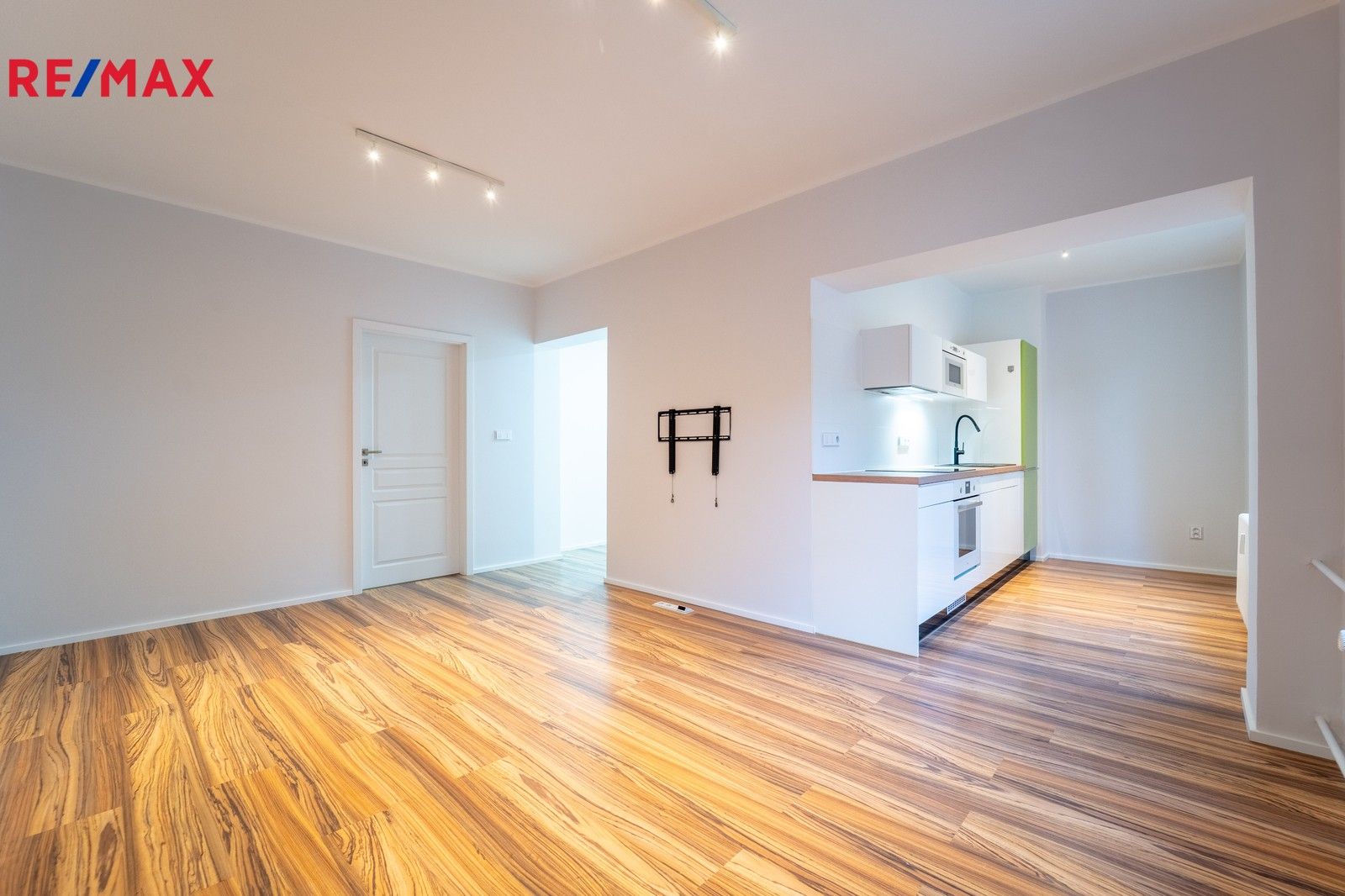 Pronájem byt 2+1 - Na Magistrále, Kolín, 50 m²