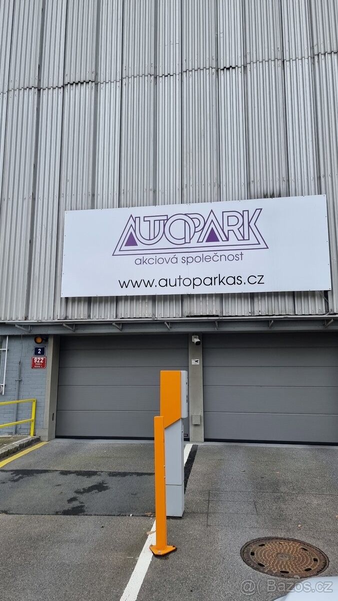 Garáže, Praha, 140 00