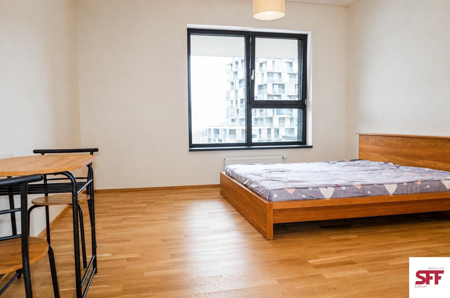 Byt 1+kk · 32 m² · Mezi vodami, Praha - 3