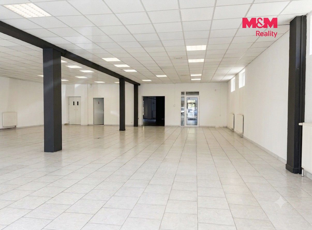 Obchodní prostory, Smetanovo náměstí, Pardubice, 220 m² - 2