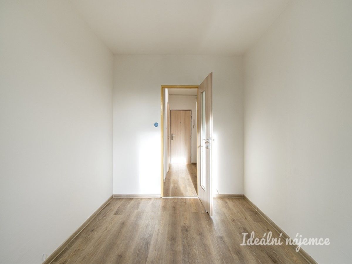 Byt 2+kk · 39 m² · Novoborská, Praha - 4