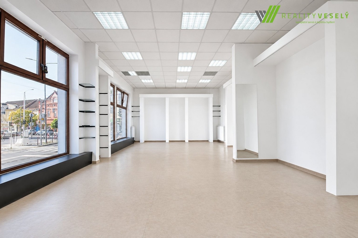 Obchodní prostory, Štefánikova, Hodonín, 90 m² - 1