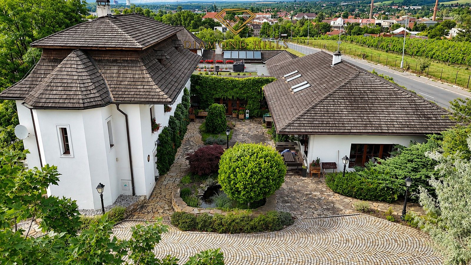 Rodinné domy, Mělník, Středočeský kraj, 518 m² - 1