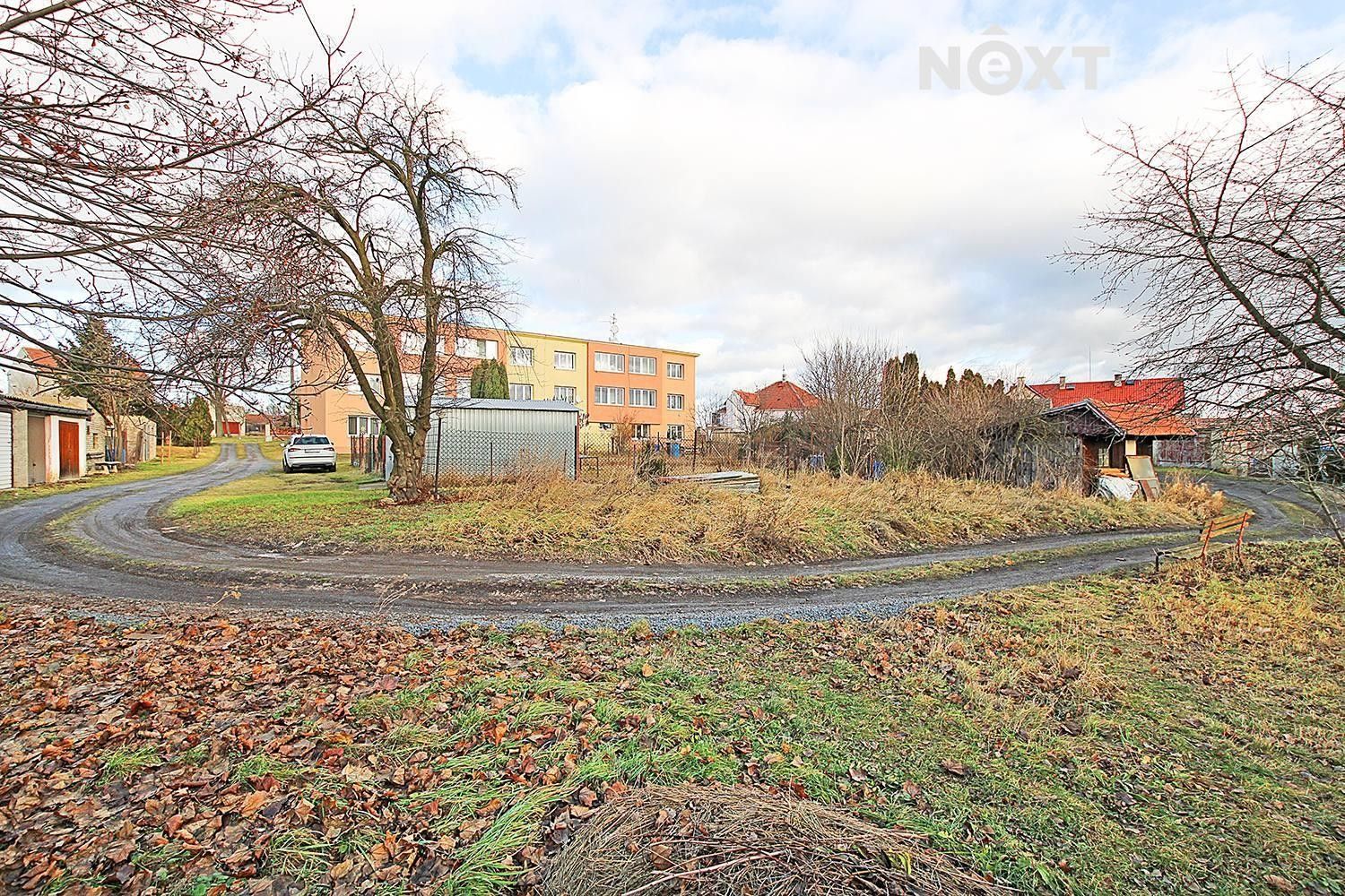 Prodej komerční pozemek - Kněževes