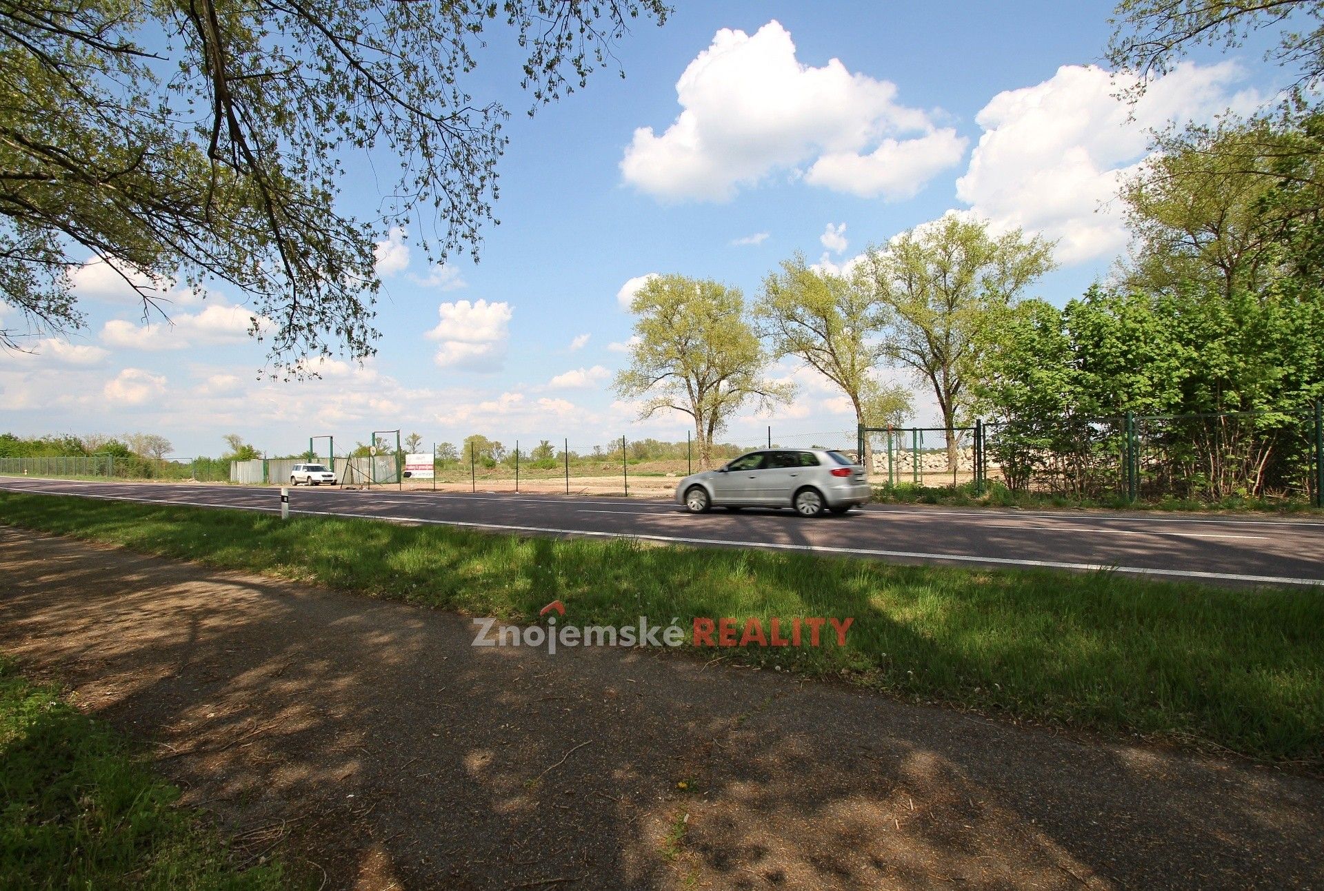 Komerční pozemky, Hevlín