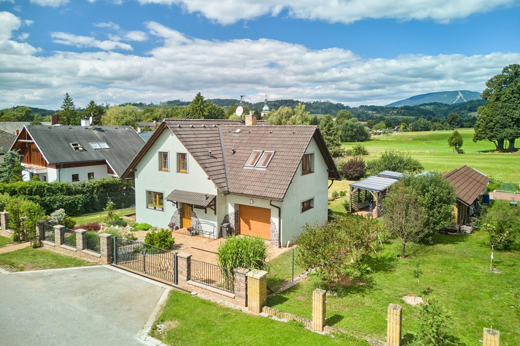 Prodej rodinný dům - Vlčice, 180 m²