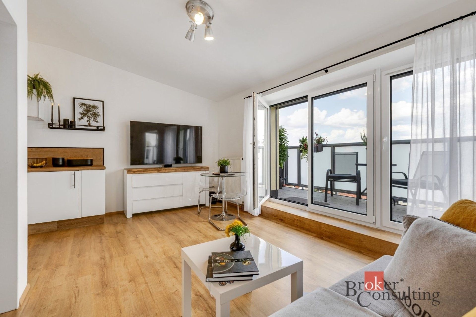1+kk, Sluneční, Jesenice, 30 m² - 1