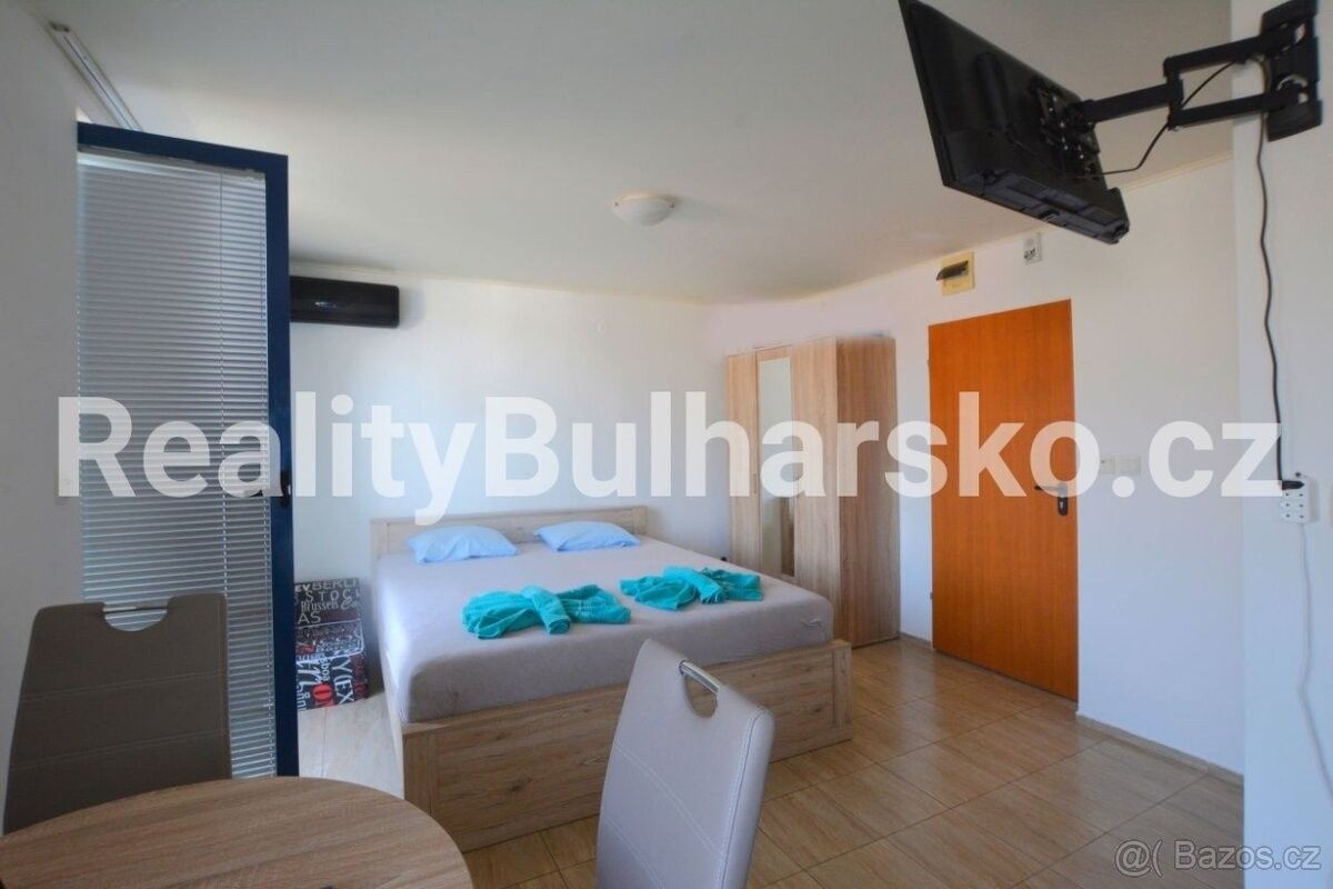 Byty, 987 66, Zahraničí