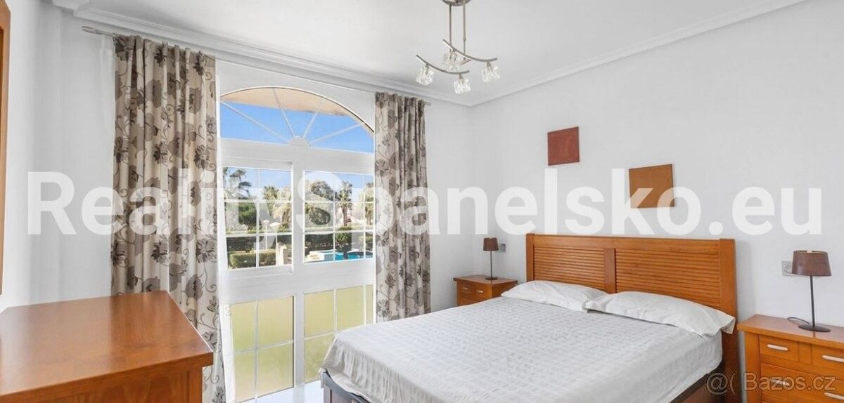 Rodinné domy, 987 66, Zahraničí