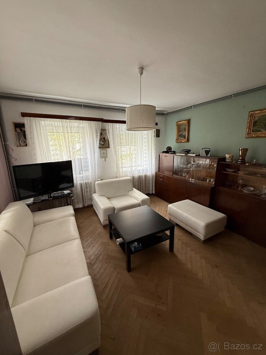 Rodinné domy, Ptení, 798 43