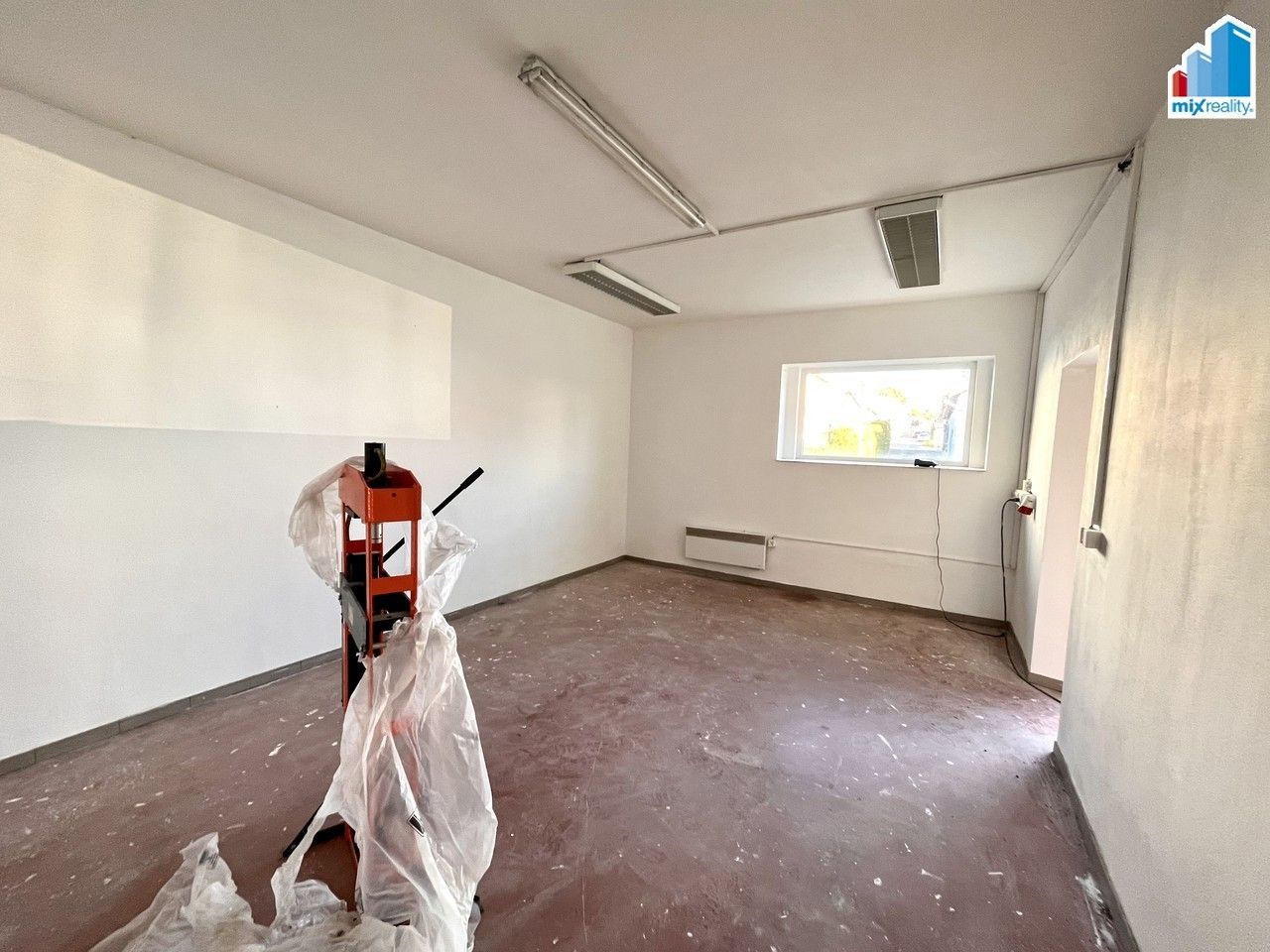 Sklady, Hlavní, Tlučná, 797 m²