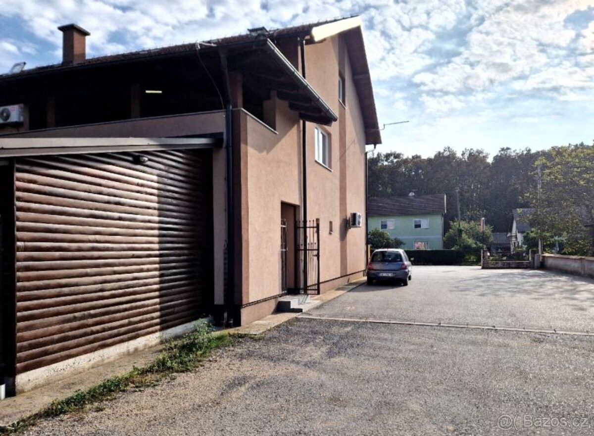 Restaurace · Uherské Hradiště, 686 01 - 3