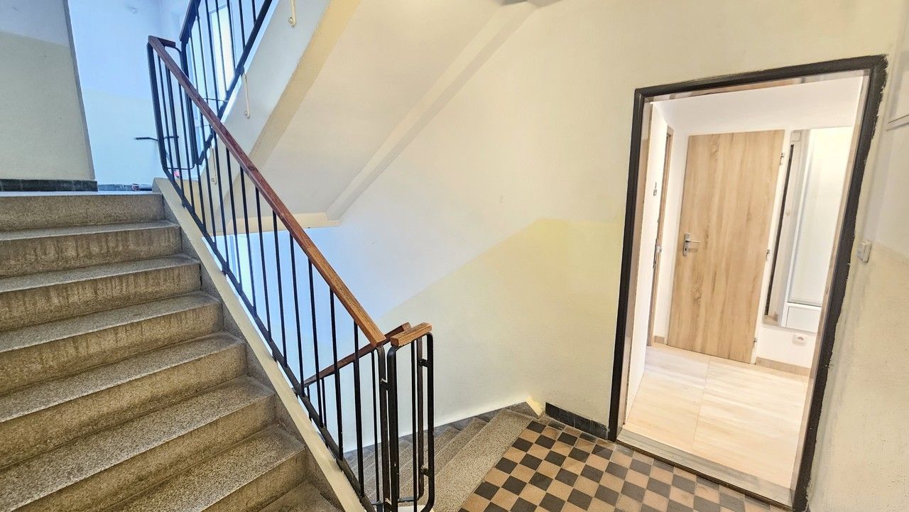 Prodej byt 2+1 - Hrusická, Praha, 55 m²