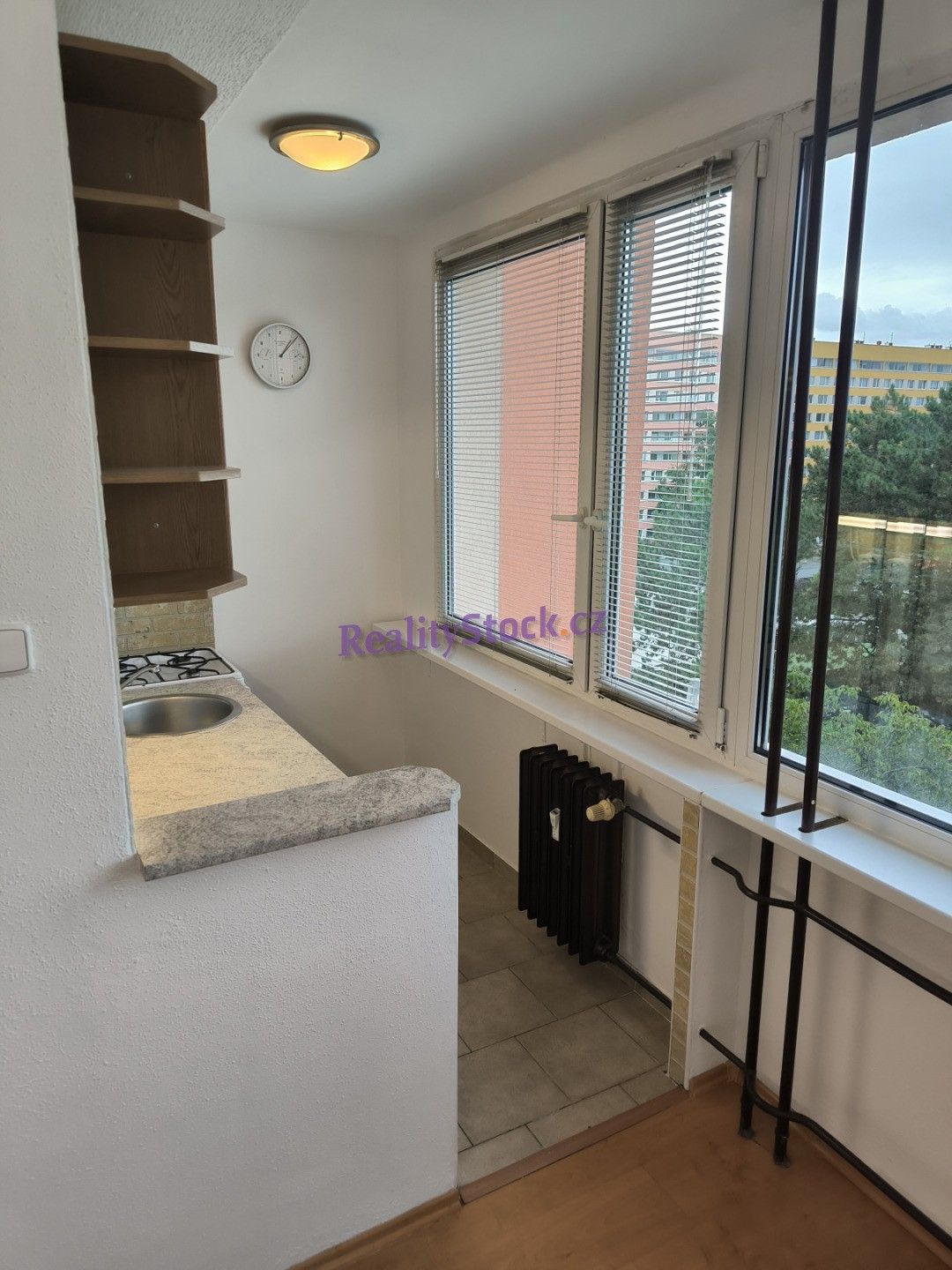 Pronájem byt 1+kk - Veltruská, Praha, 30 m²