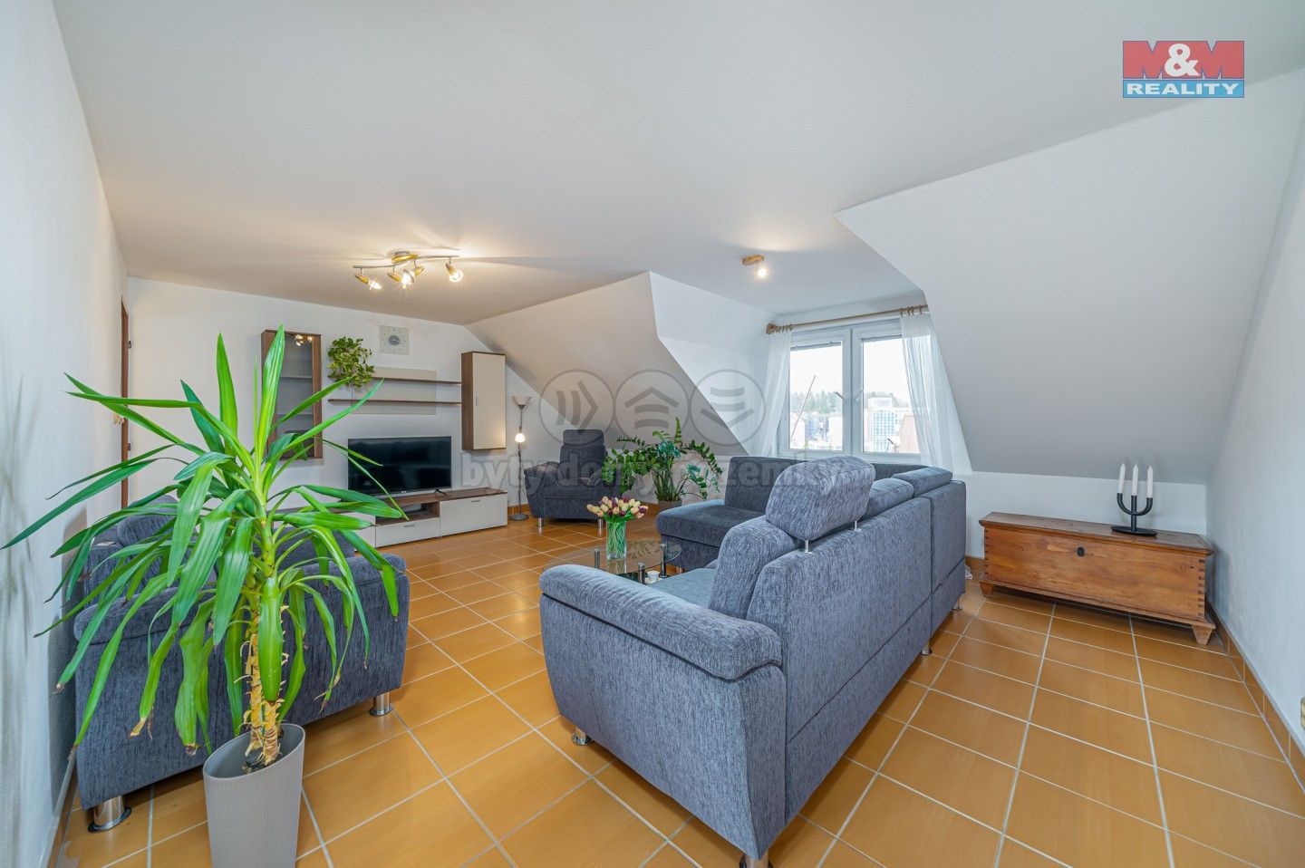 Prodej obchodní prostory - Dlouhá, Moravský Beroun, 450 m²