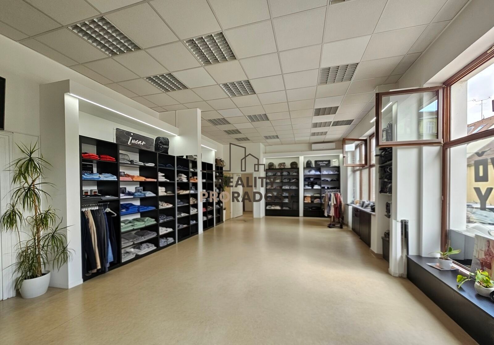 Pronájem obchodní prostory - Štefánikova, Hodonín, 90 m²