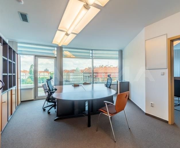 Pronájem kancelář - Koněvova, Praha, 600 m²