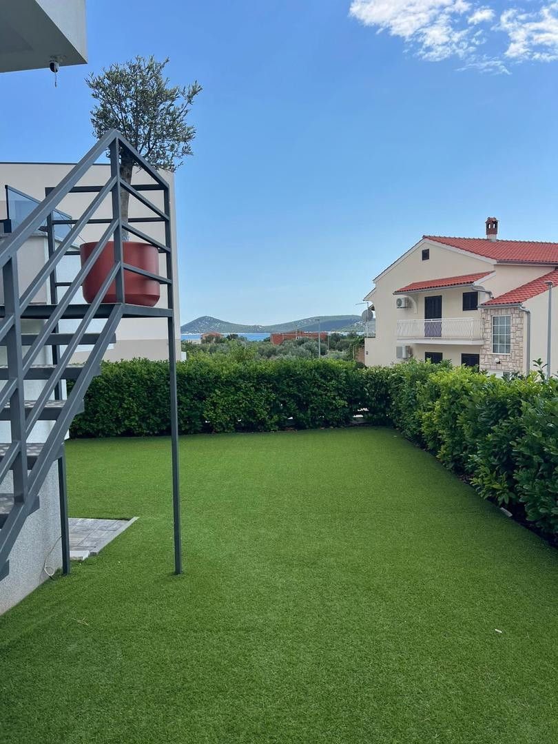 Byty, 987 66, Zahraničí