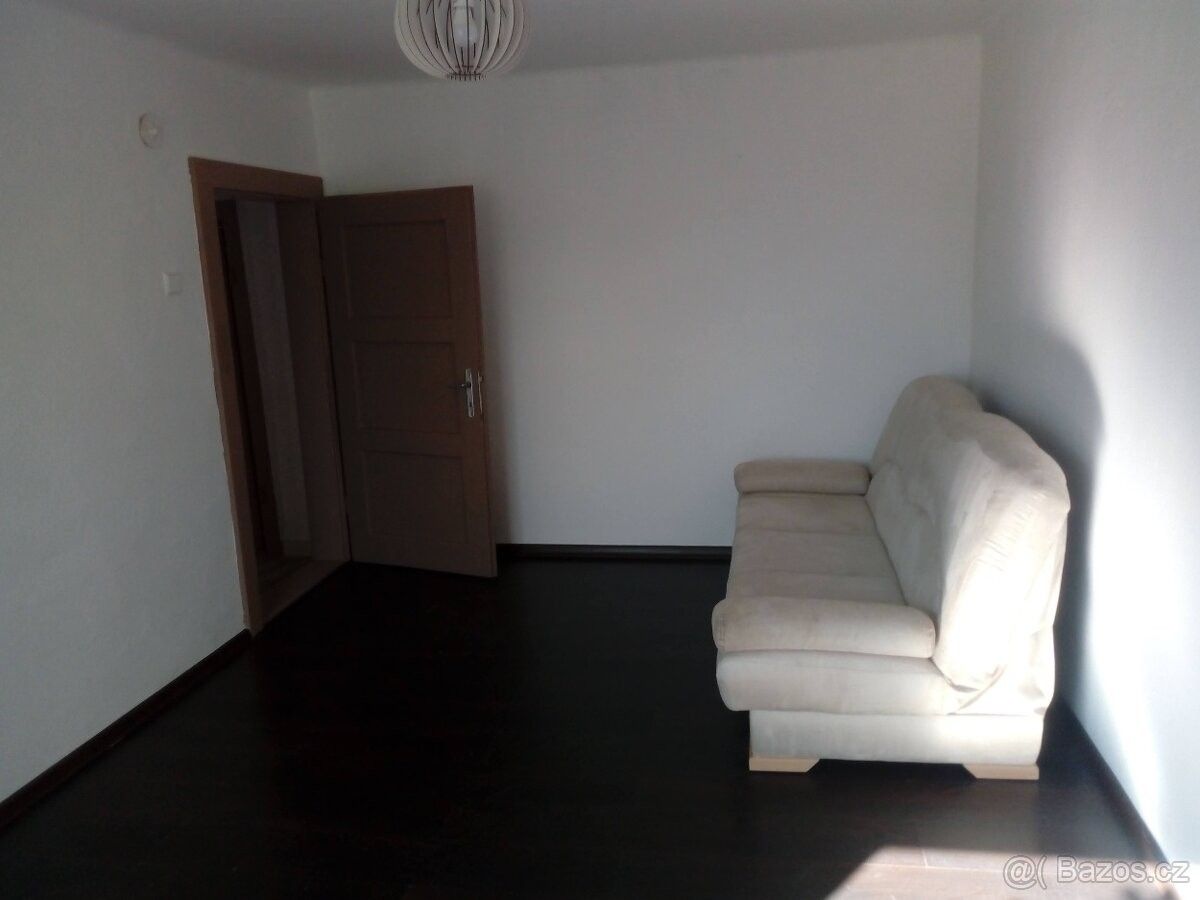 Pronájem byt - Nivnice, 687 51