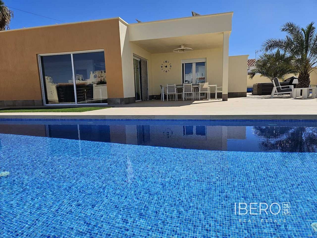 Prodej rodinný dům - Torrevieja, ES, 195 m² - 2