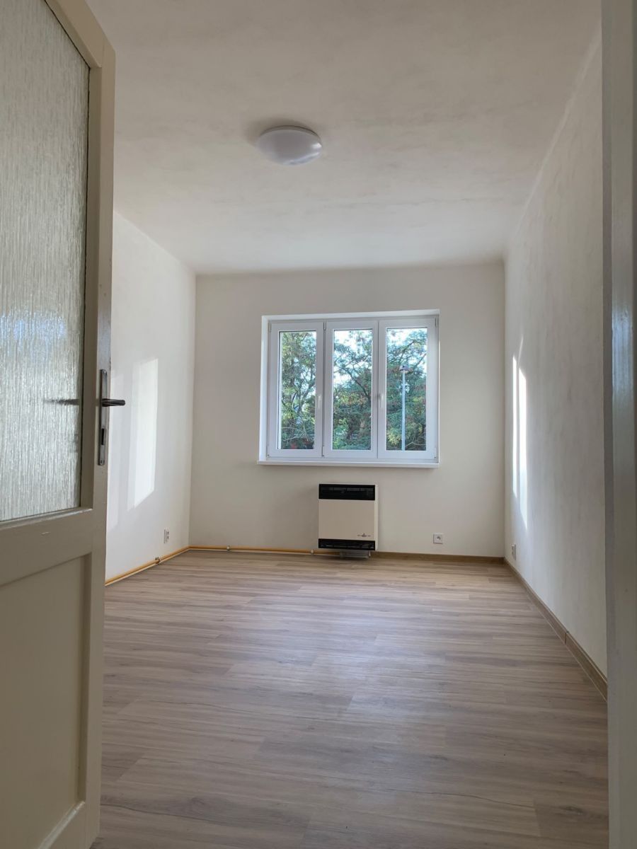 Pronájem byt 2+1 - V Korytech, Praha - Záběhlice, 37 m² - 5