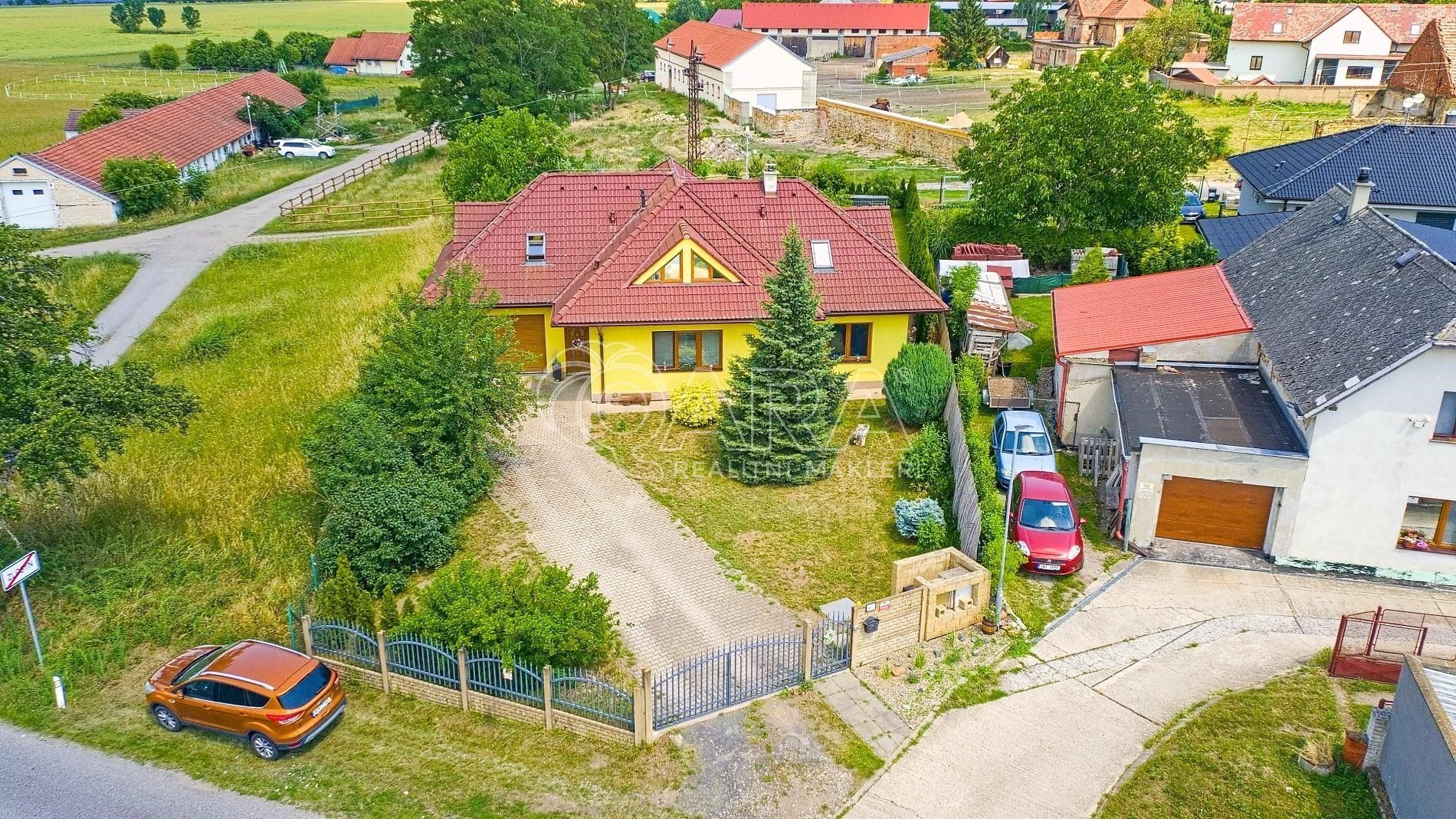 Rodinné domy, Zlosyň, 209 m² - 1