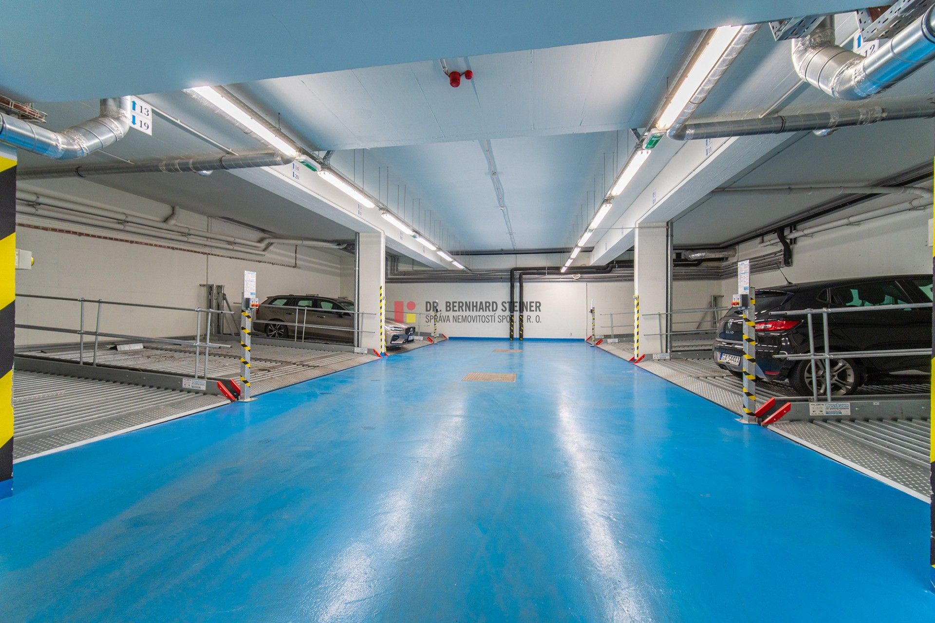 Garáže, Bolzanova, Praha, 14 m²