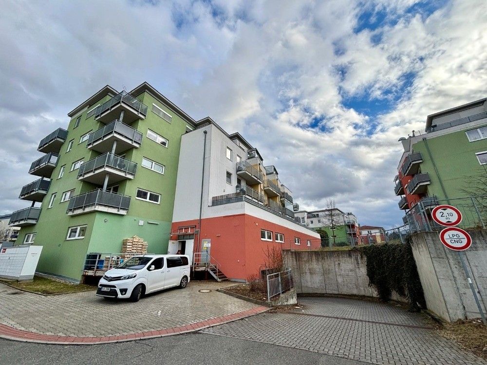 Garáže, Praha, 197 00