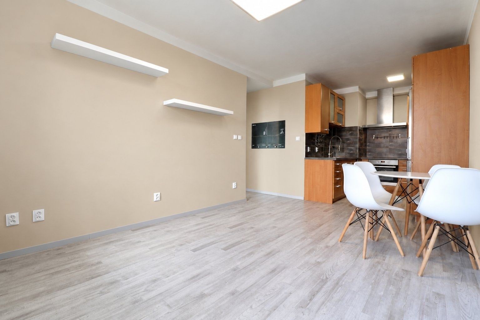 Pronájem byt 2+kk - Jablonecká, Praha - Prosek, 48 m² - 5