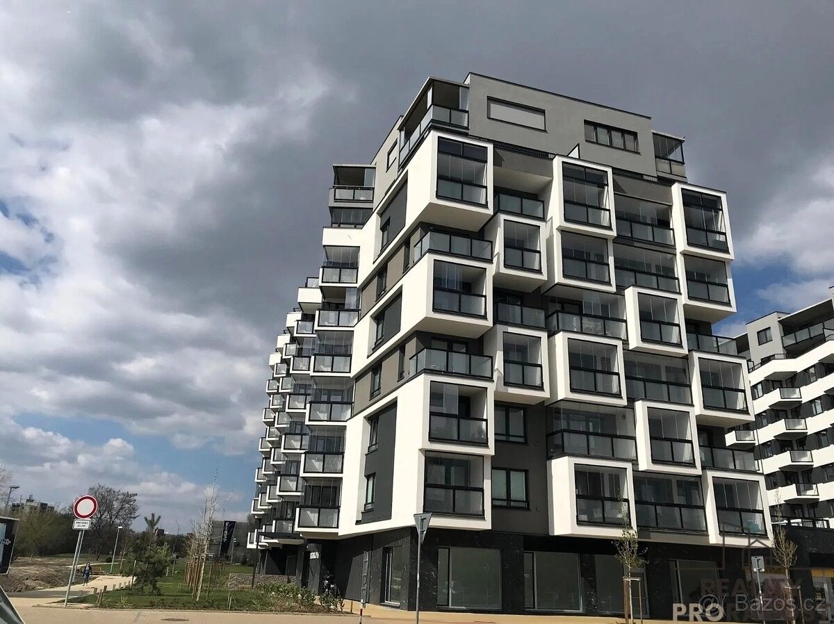 Byty, Praha, 190 00