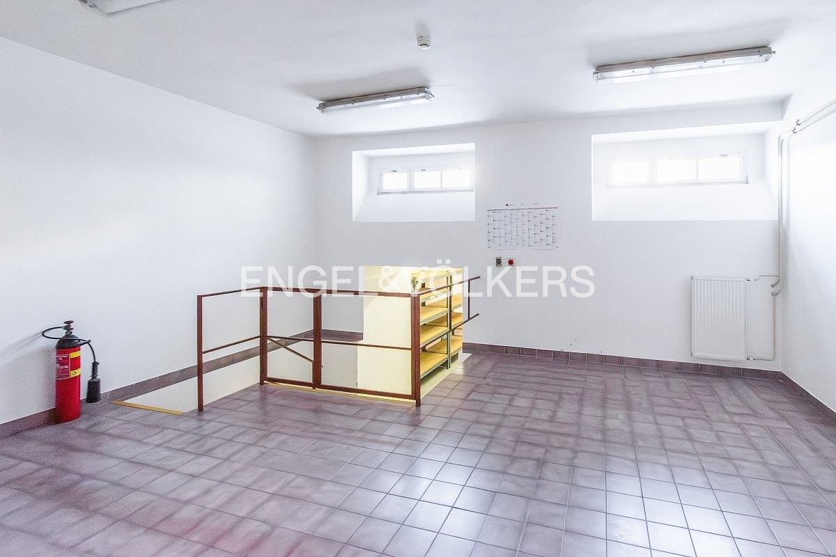 Sklady, U zeměpisného ústavu 684, Praha Bubeneč, 140 m² - 2