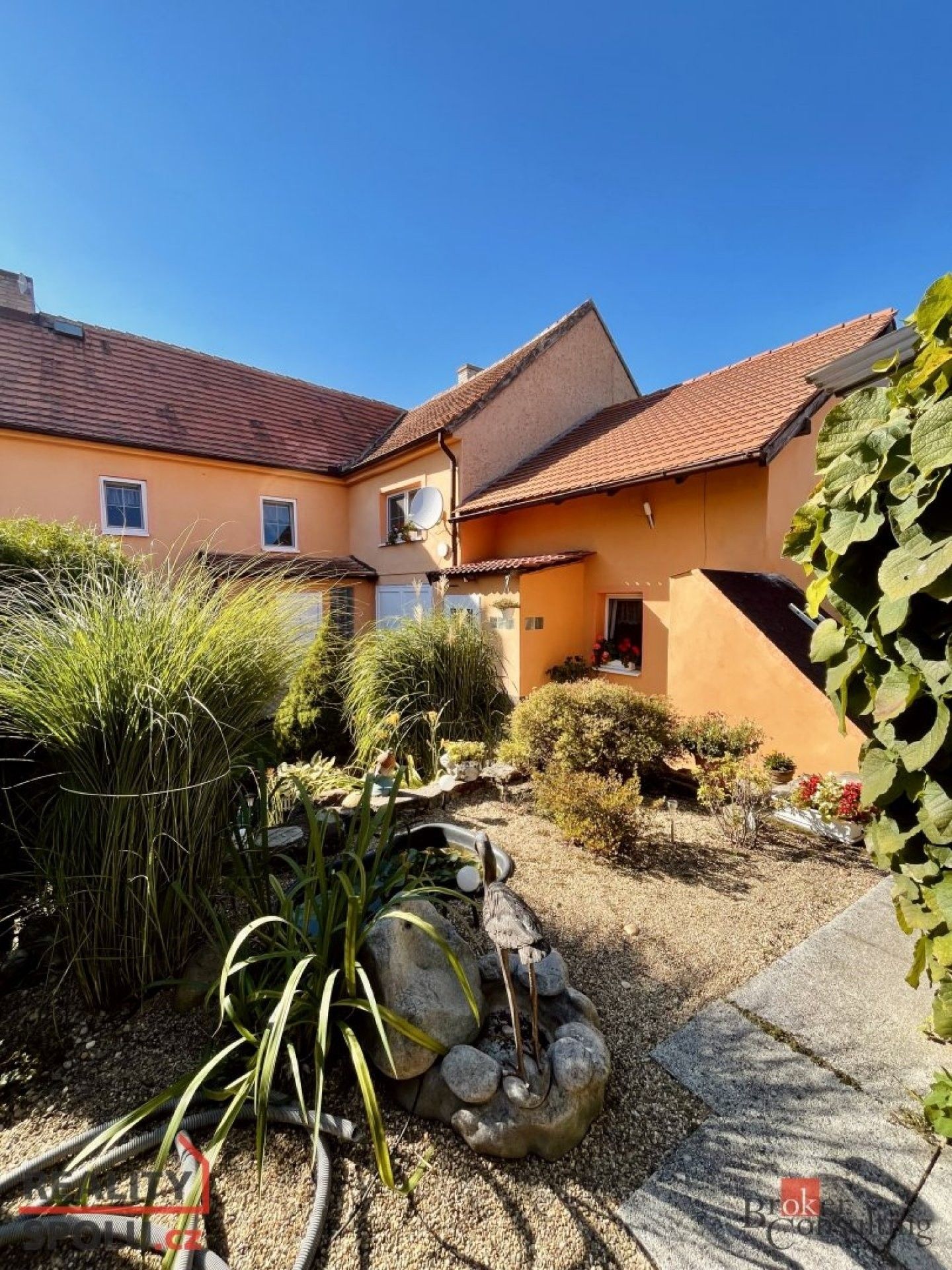 Prodej rodinný dům - Miletice, Černuc, 230 m²