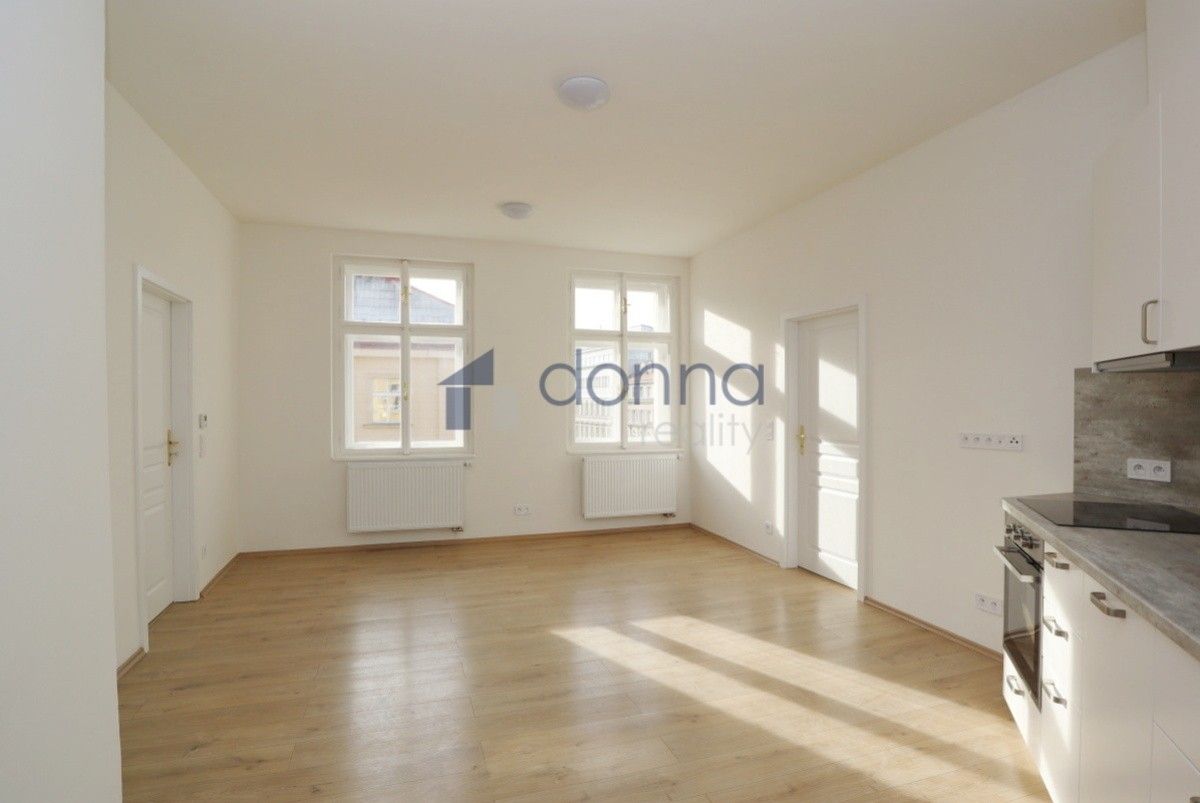 Pronájem byt 3+kk - Rumunská, Praha, 67 m²