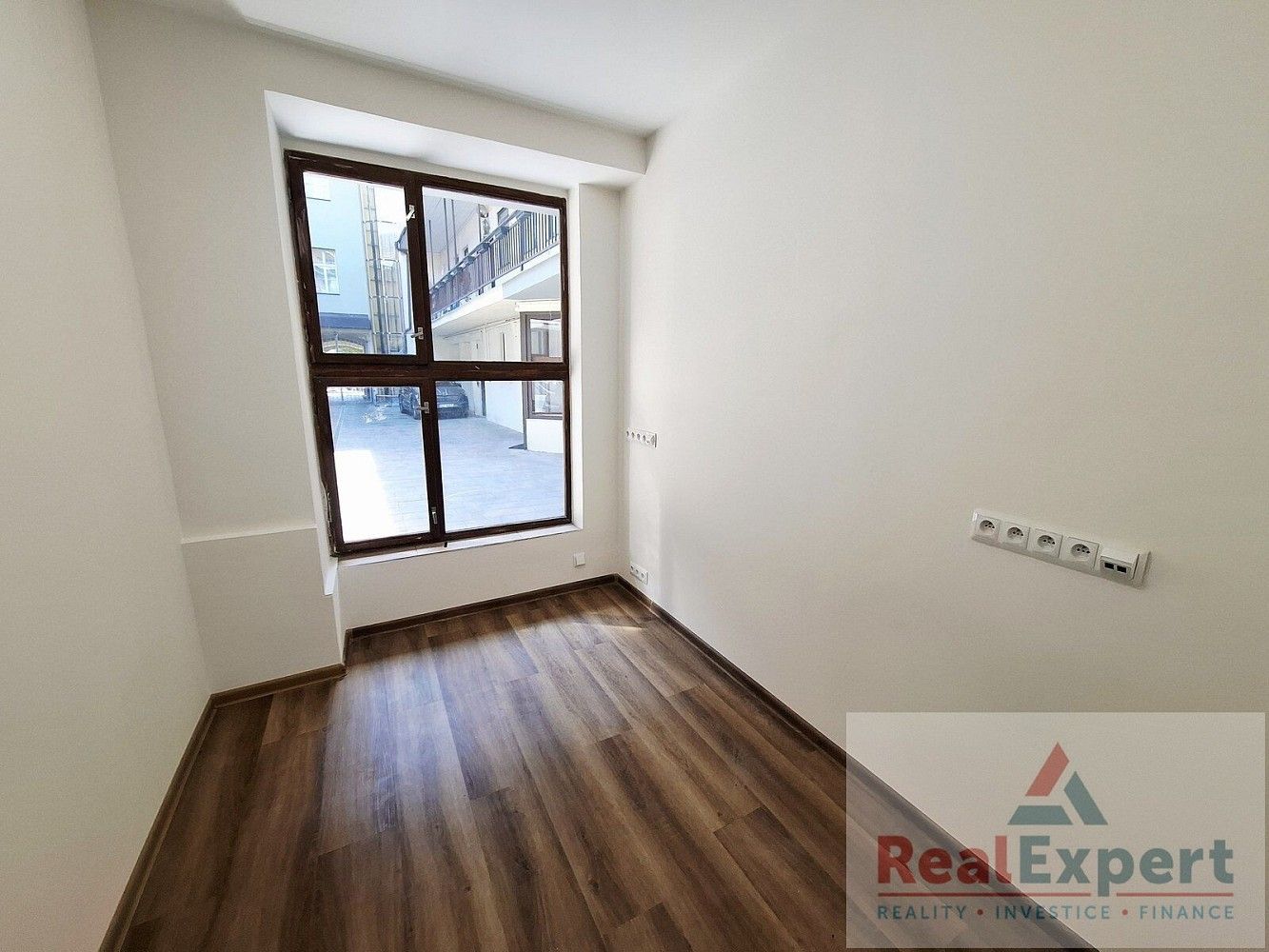 Obchodní prostory · 70 m² · Praha - Vinohrady, okres Praha 2, Hlavní město Praha - 3