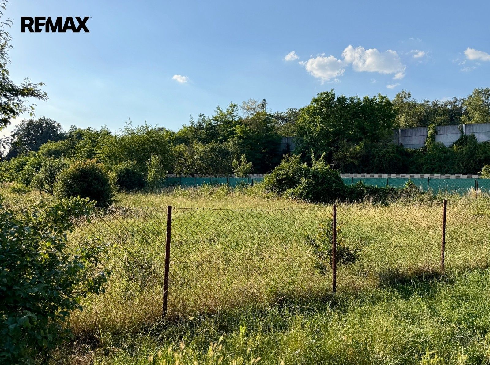Komerční pozemek · 1 500 m² · Praha - 3